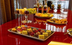 MUZE Hotel Dusseldorf - Handwritten Collection